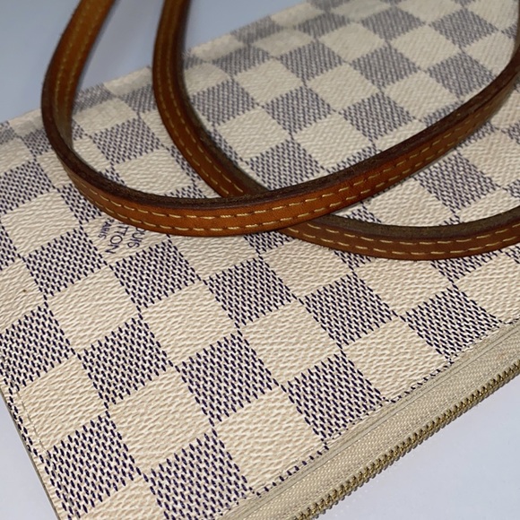 Louis Vuitton Neverfull MM - Picture 11 of 15